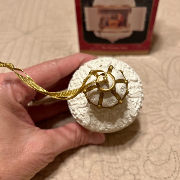 Hallmark Keepsake Ornament The Christmas Story 1999 - Picture 7 of 9